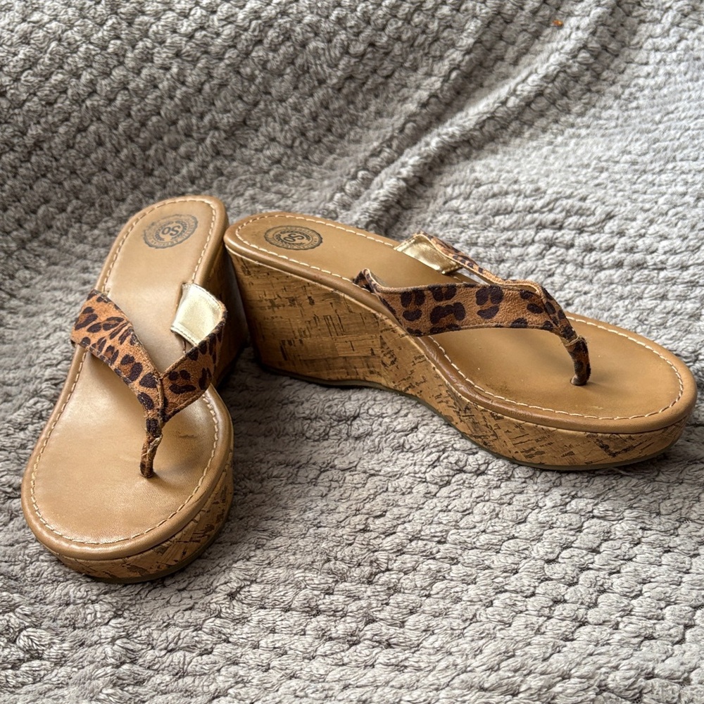 SO by Kohl's Leopard Print Wedge Sandals in Brown and Tan
